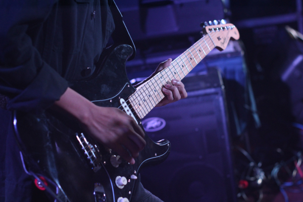Guitarristas con fender Stratocaster